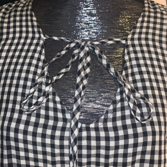 Black & White Blouse - Picture 2 of 4